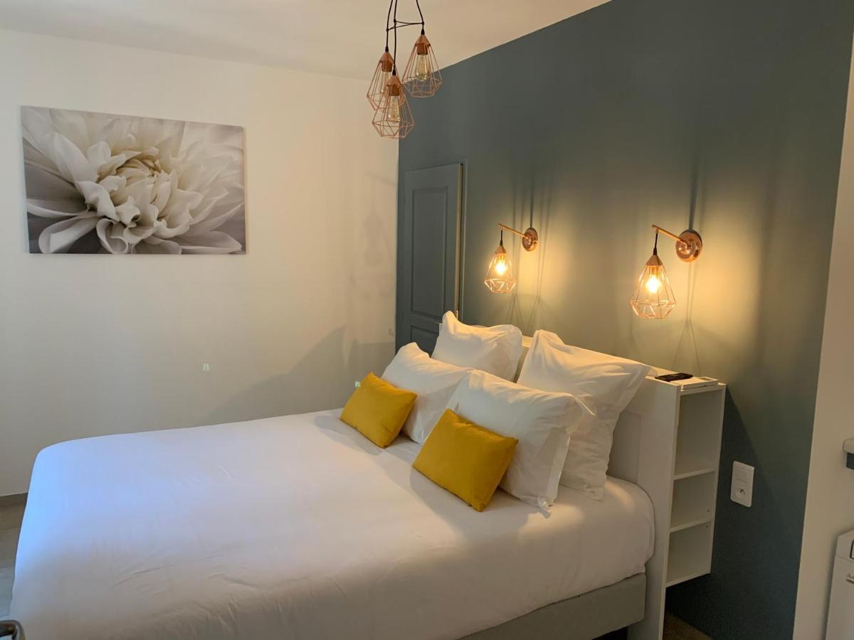 Saint-Julien-de-Peyrolas Domaine Forvent Bed & Breakfast エクステリア 写真