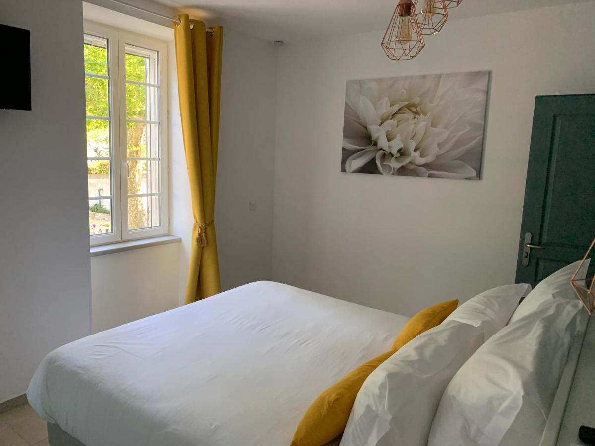 Saint-Julien-de-Peyrolas Domaine Forvent Bed & Breakfast エクステリア 写真
