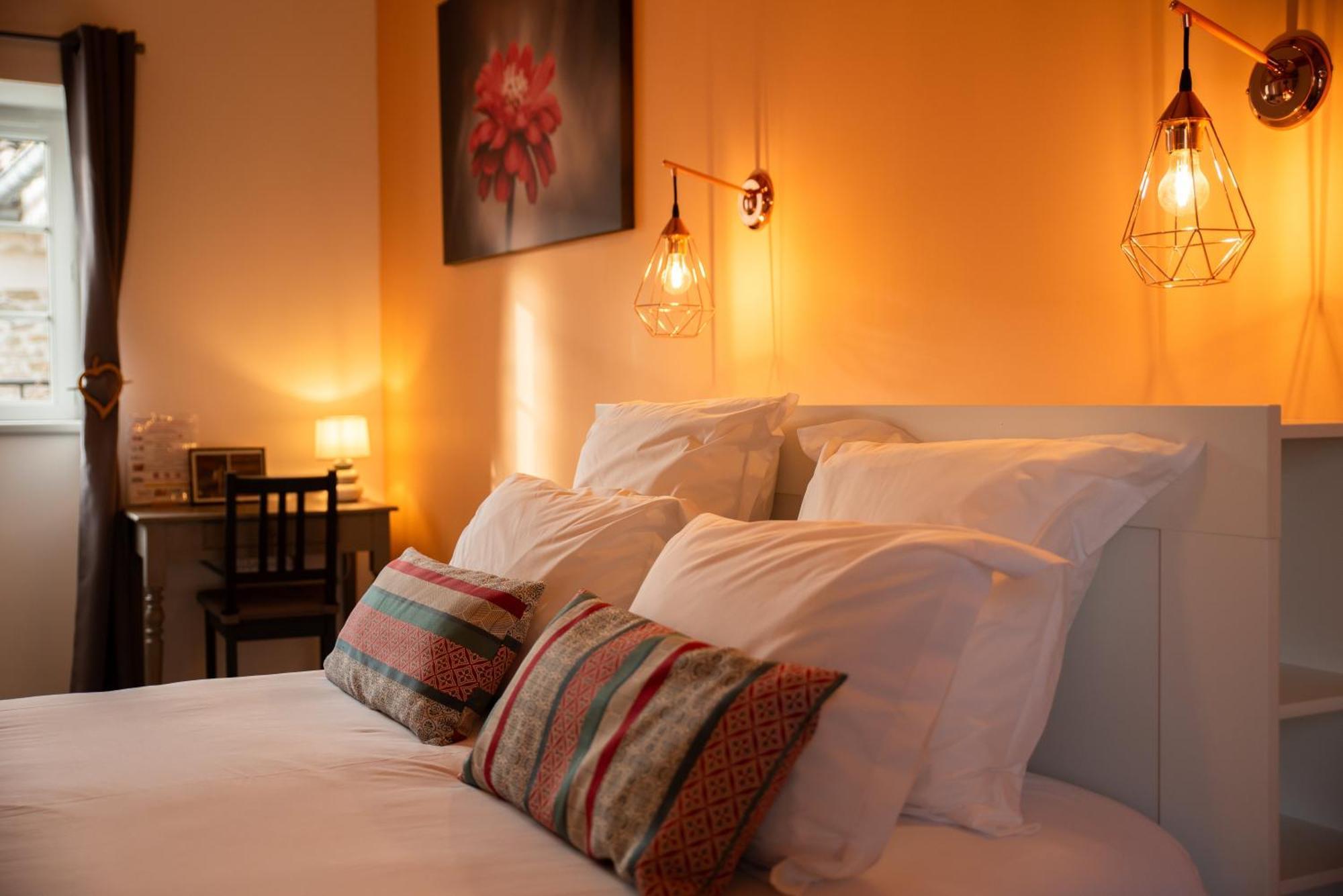 Saint-Julien-de-Peyrolas Domaine Forvent Bed & Breakfast エクステリア 写真