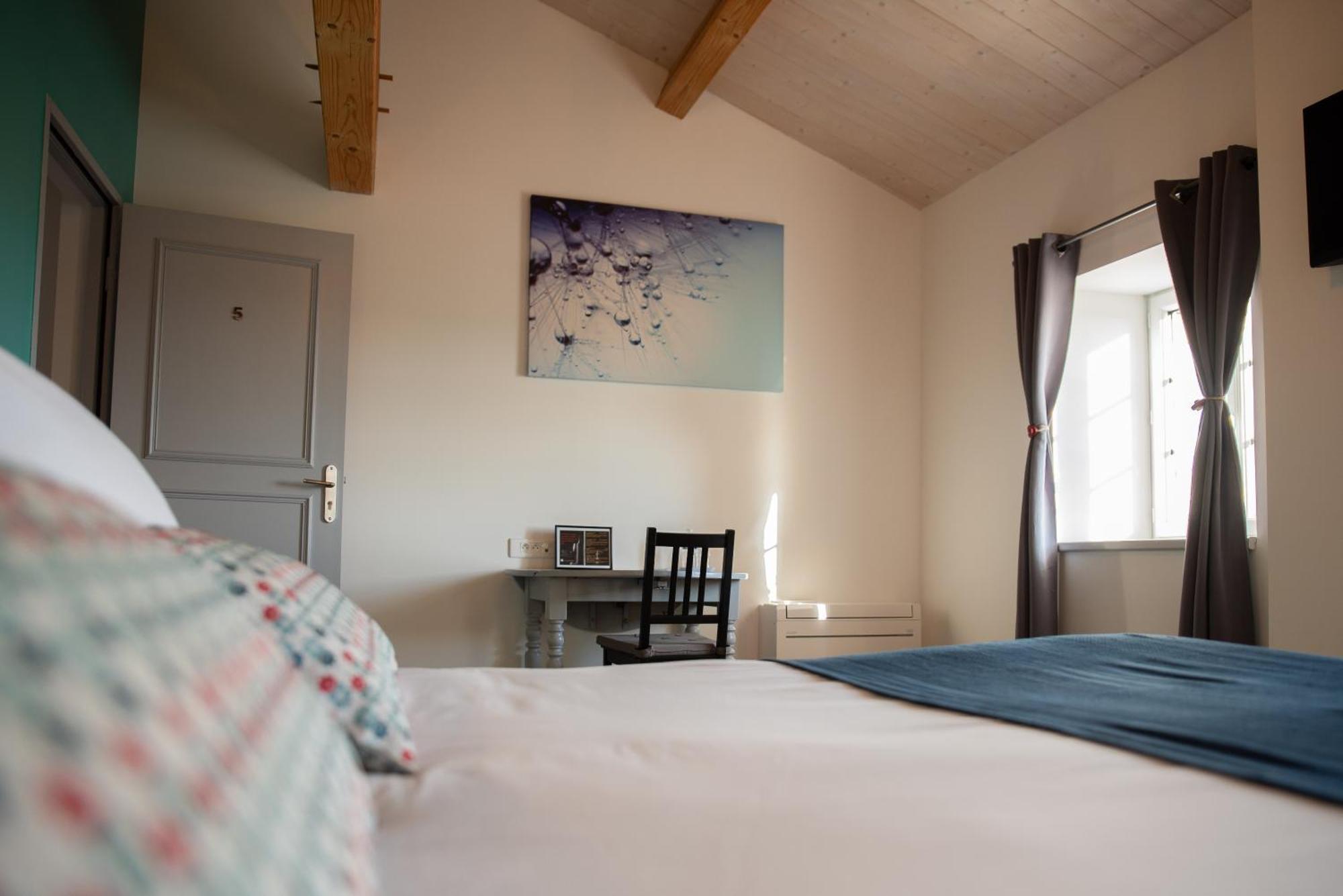 Saint-Julien-de-Peyrolas Domaine Forvent Bed & Breakfast エクステリア 写真