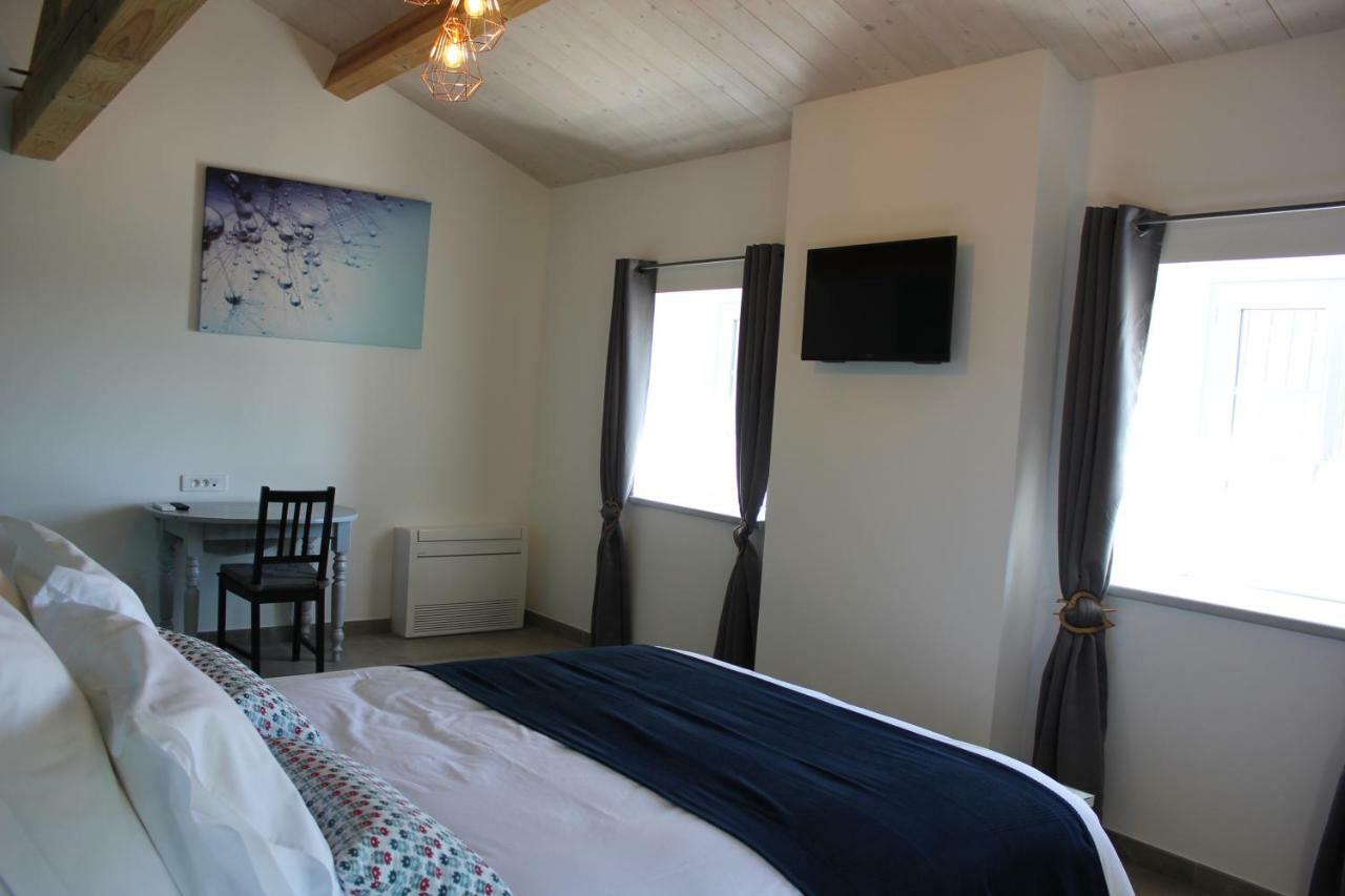 Saint-Julien-de-Peyrolas Domaine Forvent Bed & Breakfast エクステリア 写真