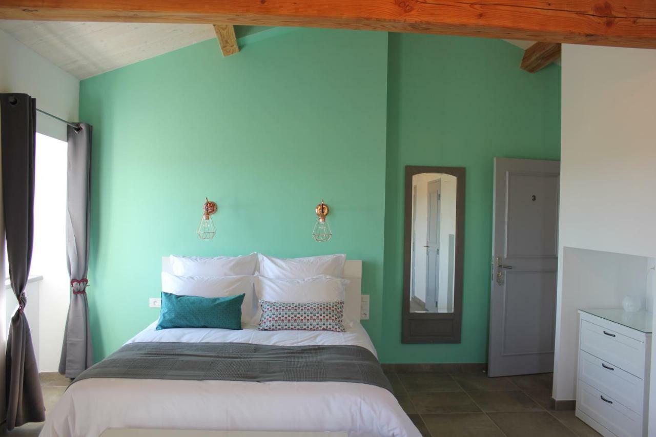 Saint-Julien-de-Peyrolas Domaine Forvent Bed & Breakfast エクステリア 写真
